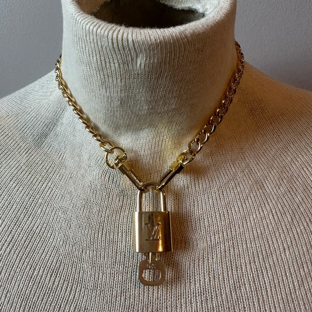 Louis Vuitton Necklace #320